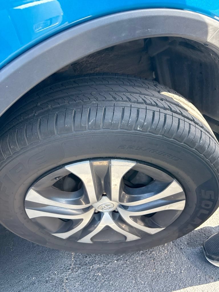 Used 2018 Toyota RAV4 LE w/ All Weather Liner Package FWD image 5