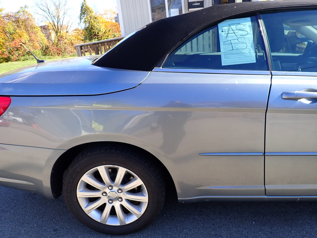 Used 2010 Chrysler Sebring Touring image 14