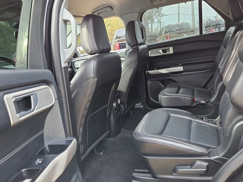Used 2023 Ford Explorer Limited w/ Equipment Group 301A AWD/4WD image 7