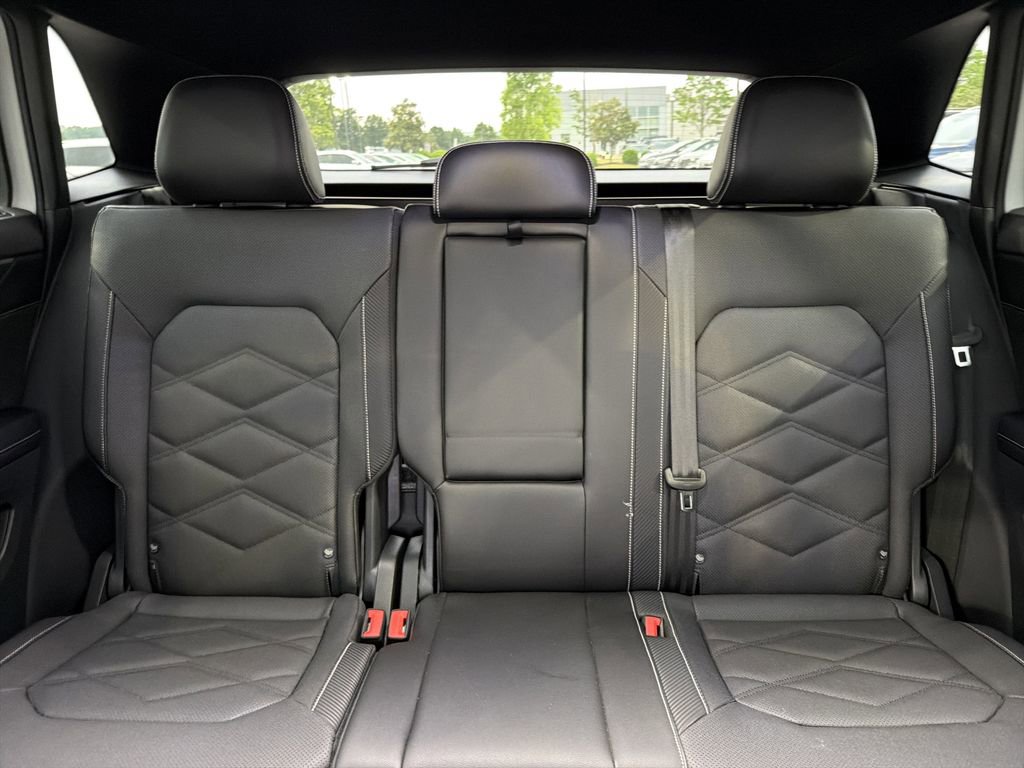Used 2024 Volkswagen Atlas Cross Sport SE FWD image 29