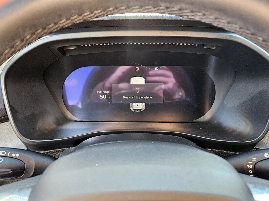 Used 2024 Volvo XC40 B5 Plus w/ Climate Package image 30