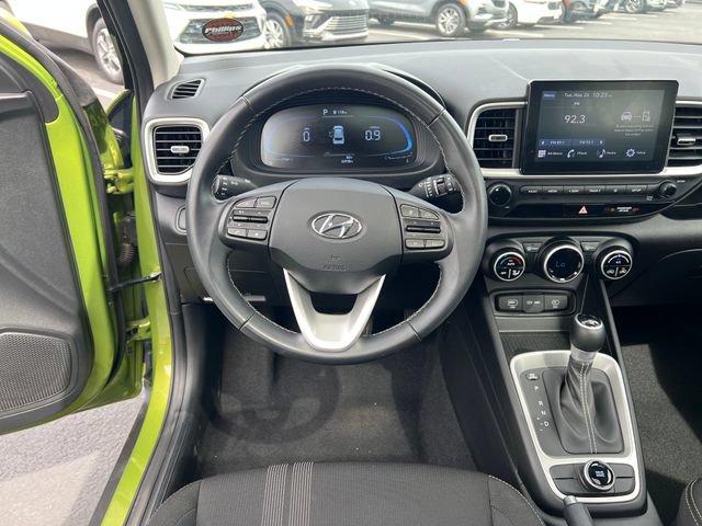 Used 2024 Hyundai Venue SEL FWD image 13