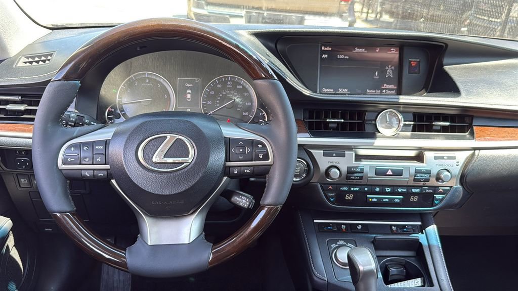 Used 2017 Lexus ES 350 w/ Navigation System Package image 19