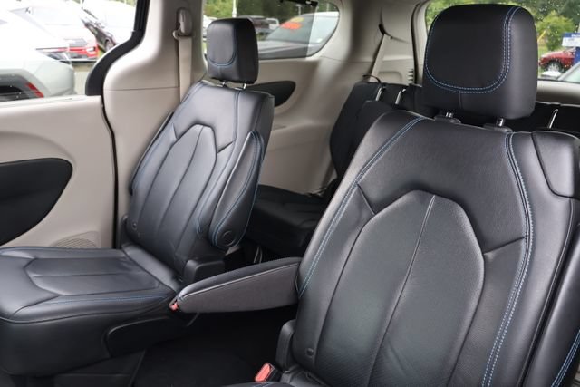Used 2021 Chrysler Pacifica Touring-L w/ Uconnect Theater Family Group AWD/4WD image 13