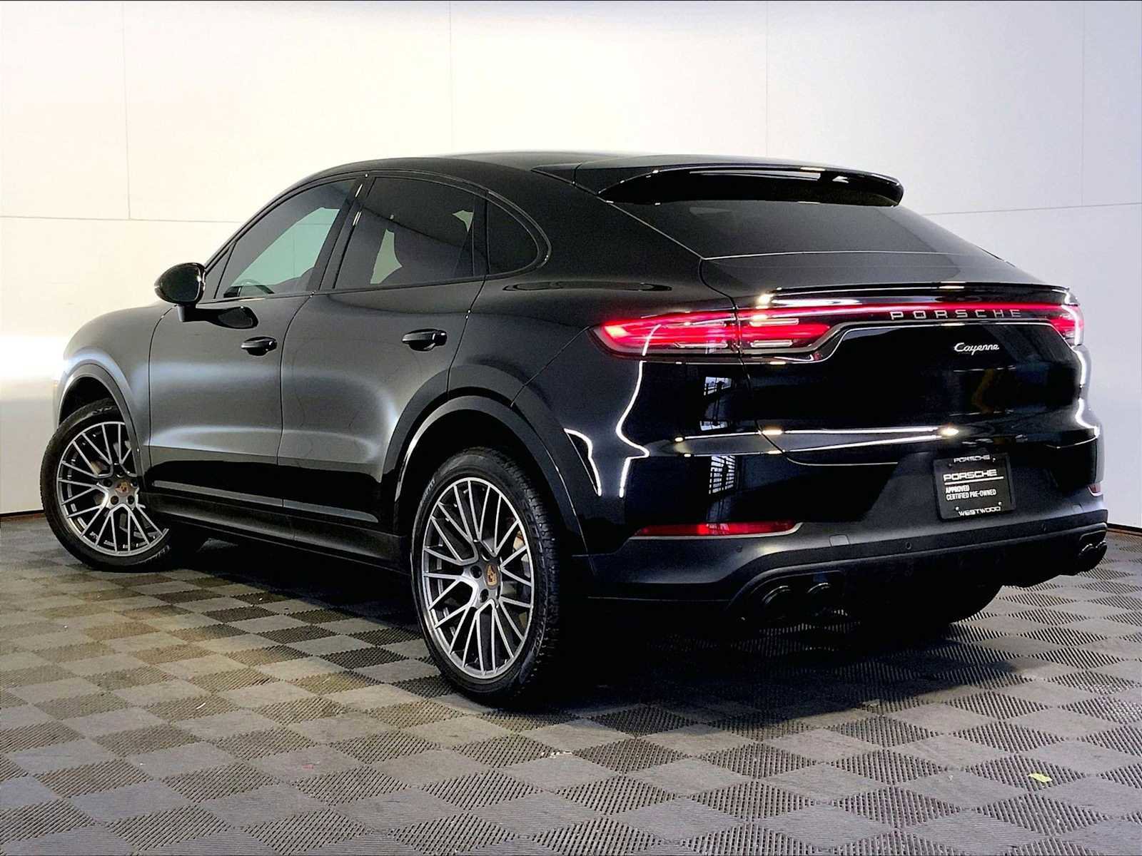 Certified 2022 Porsche Cayenne Platinum Edition image 3