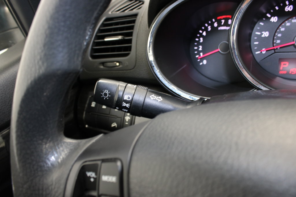 Used 2012 Kia Sorento FWD w/ Third Row Pkg image 20
