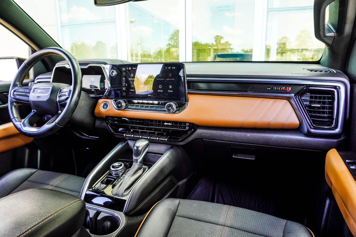 Used 2023 GMC Canyon AT4 w/ Canyon Safety Plus Package AWD/4WD image 18