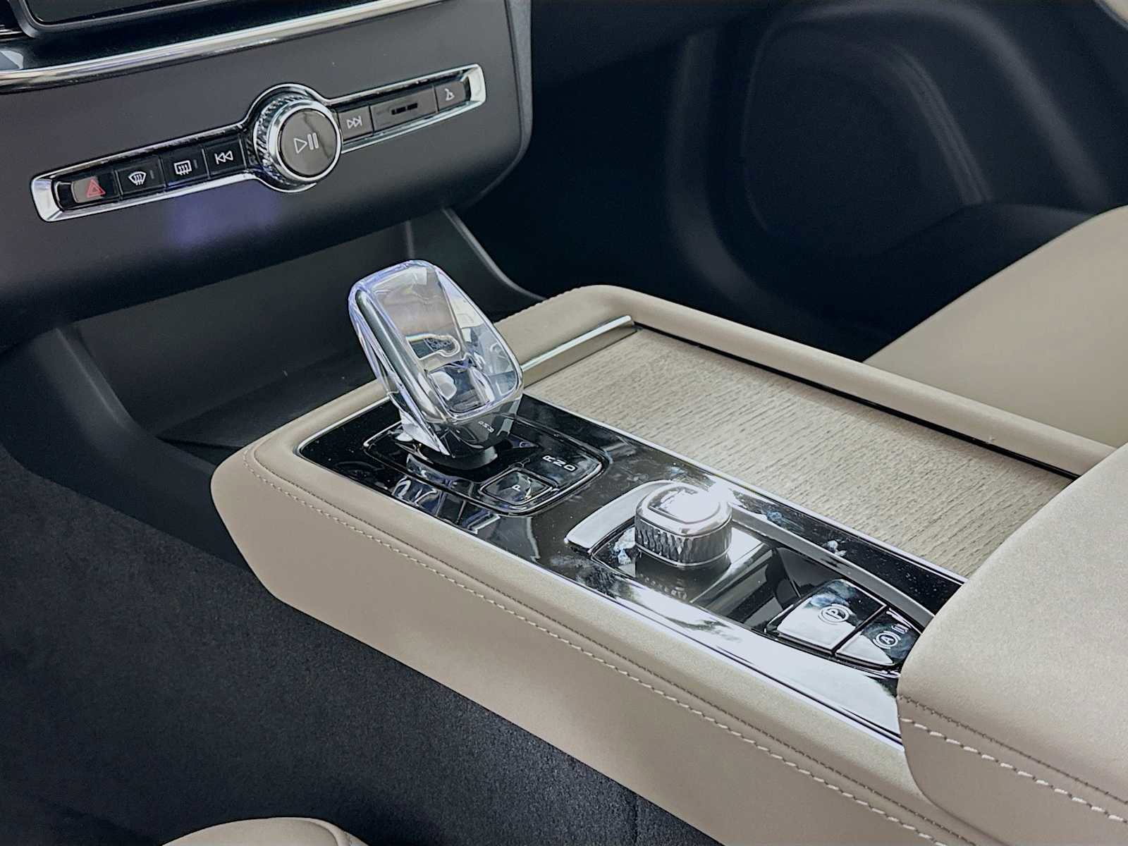 New 2026 Volvo XC90 B5 Plus image 16