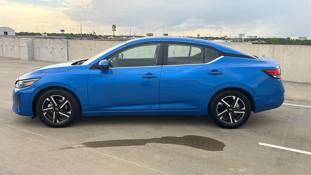 Used 2025 Nissan Sentra SV FWD image 9