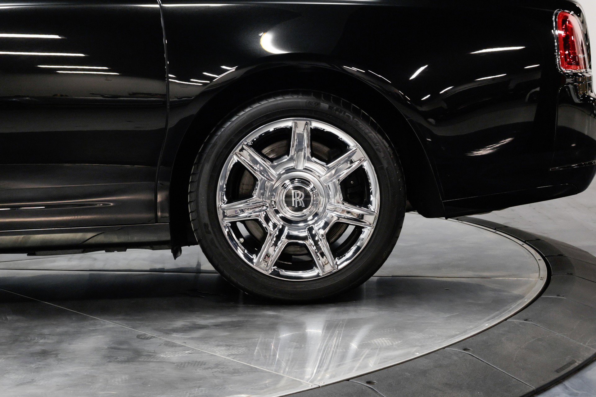 Used 2011 Rolls-Royce Ghost image 27