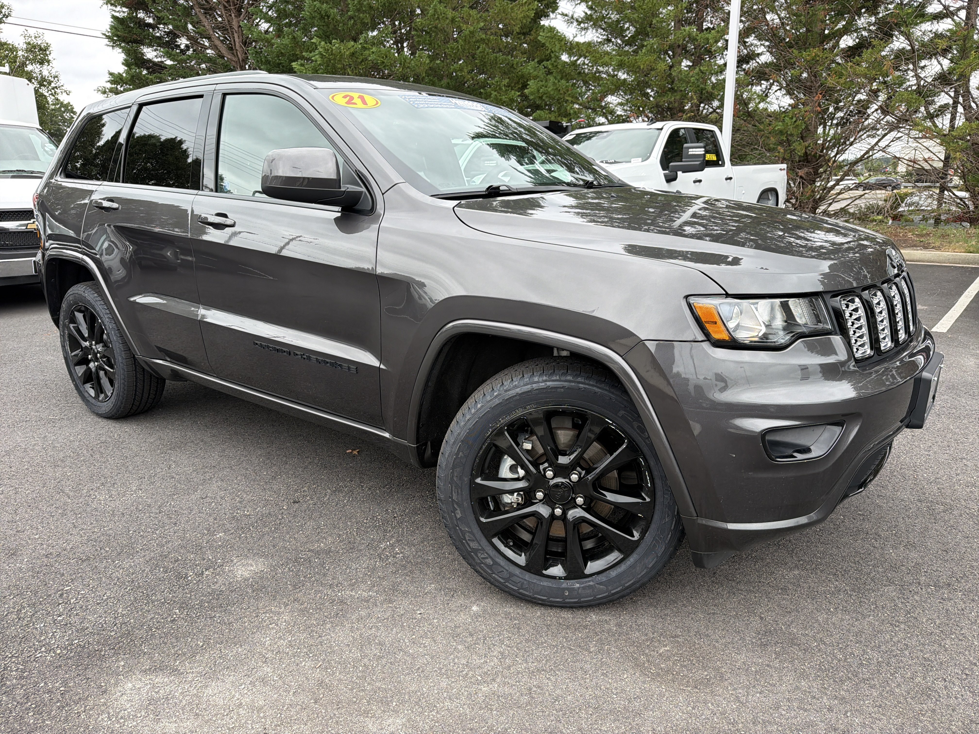 Used 2021 Jeep Grand Cherokee Laredo X AWD/4WD image 2