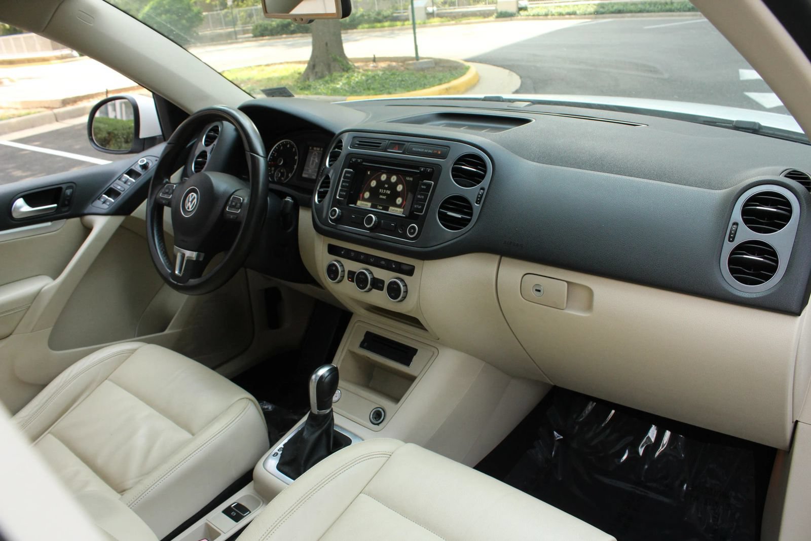 Used 2013 Volkswagen Tiguan SEL FWD image 34