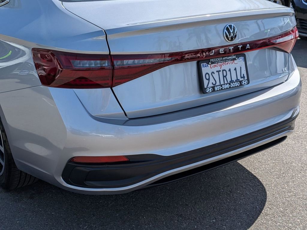 Used 2025 Volkswagen Jetta SE image 11
