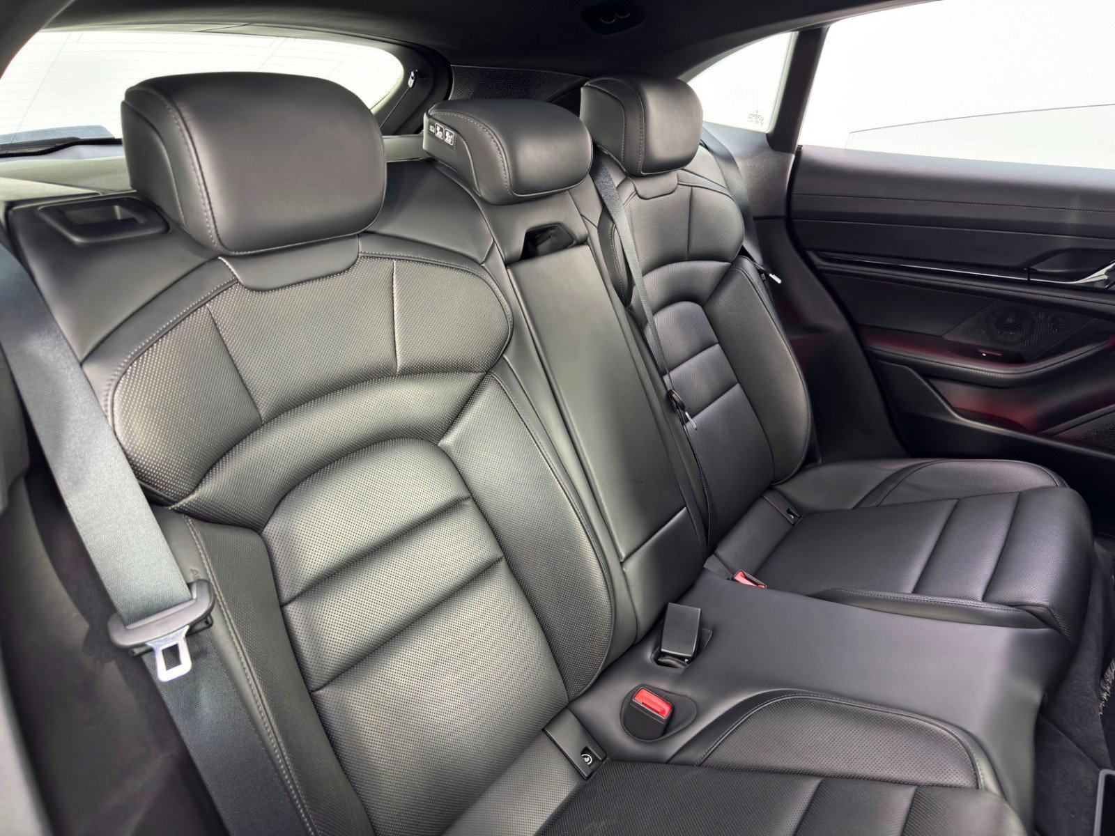 Used 2022 Porsche Taycan 4 Cross Turismo AWD/4WD image 43