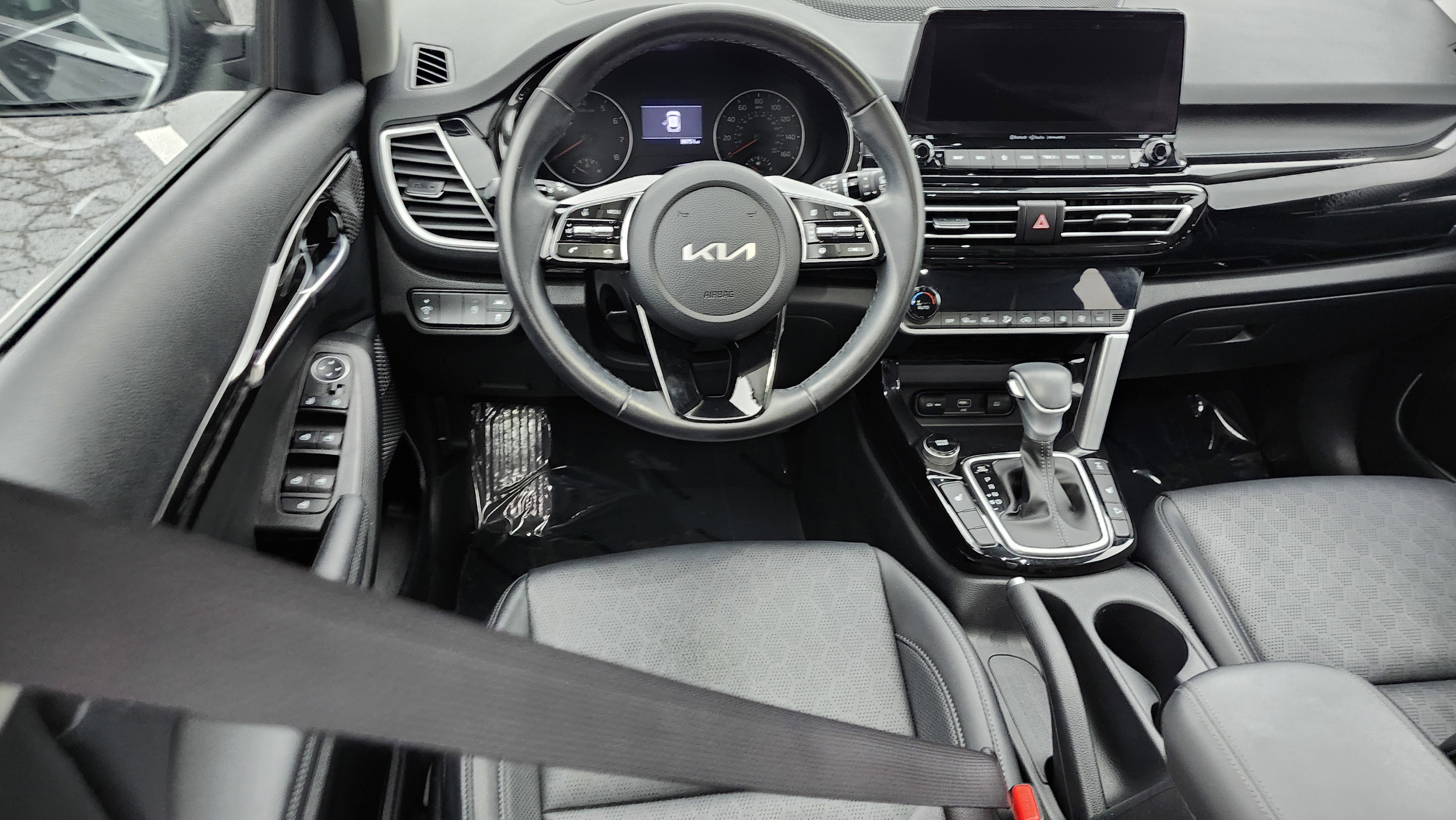 Used 2023 Kia Seltos EX image 19