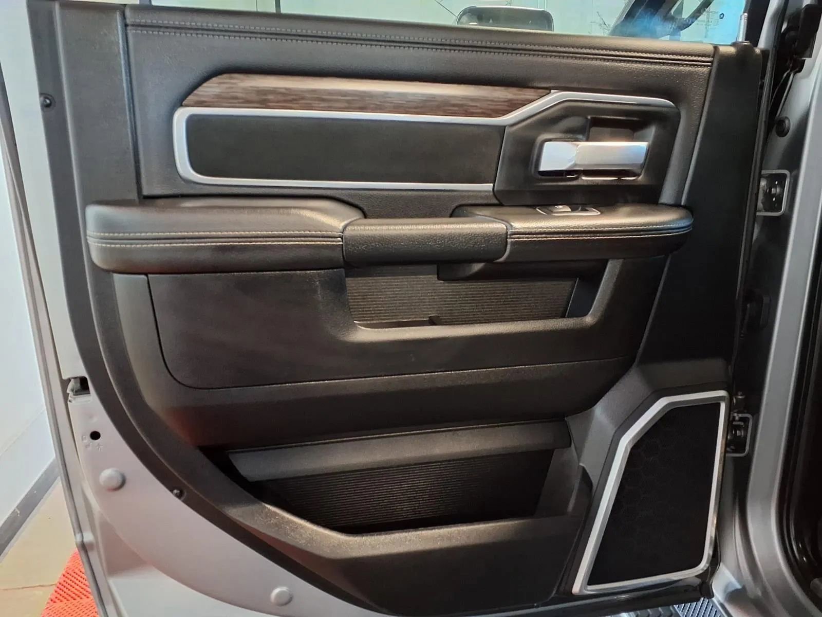 Used 2020 RAM 2500 Laramie AWD/4WD image 15