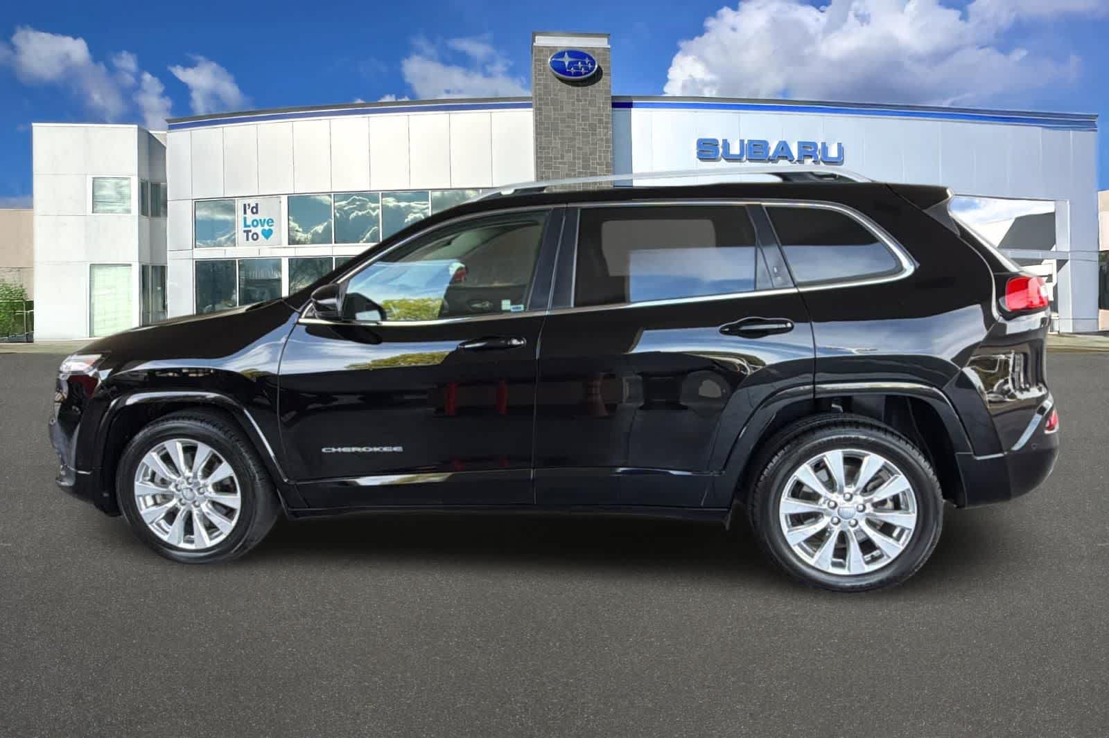Used 2017 Jeep Cherokee Overland w/ Technology Group FWD image 9