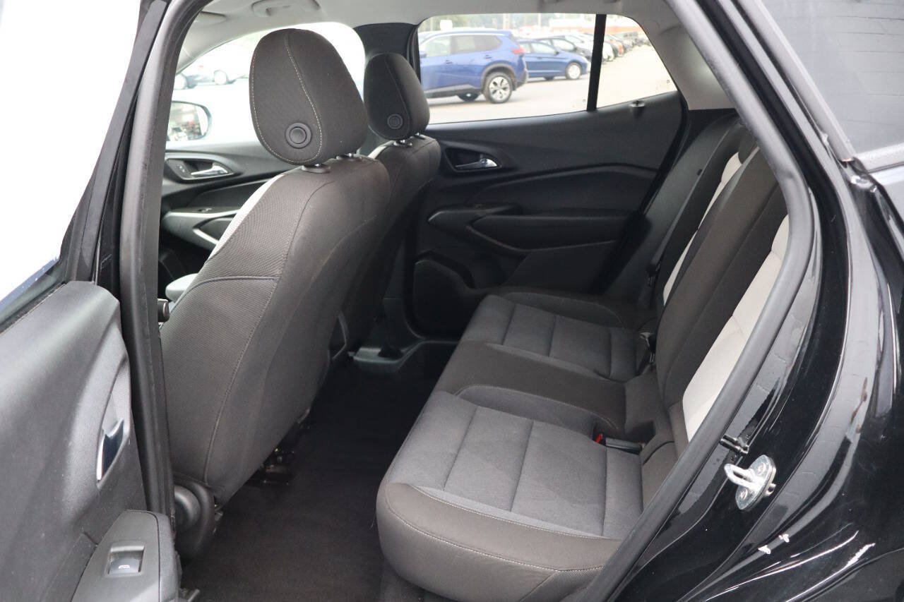 Used 2024 Chevrolet Trax LS w/ LS Convenience Package FWD image 5