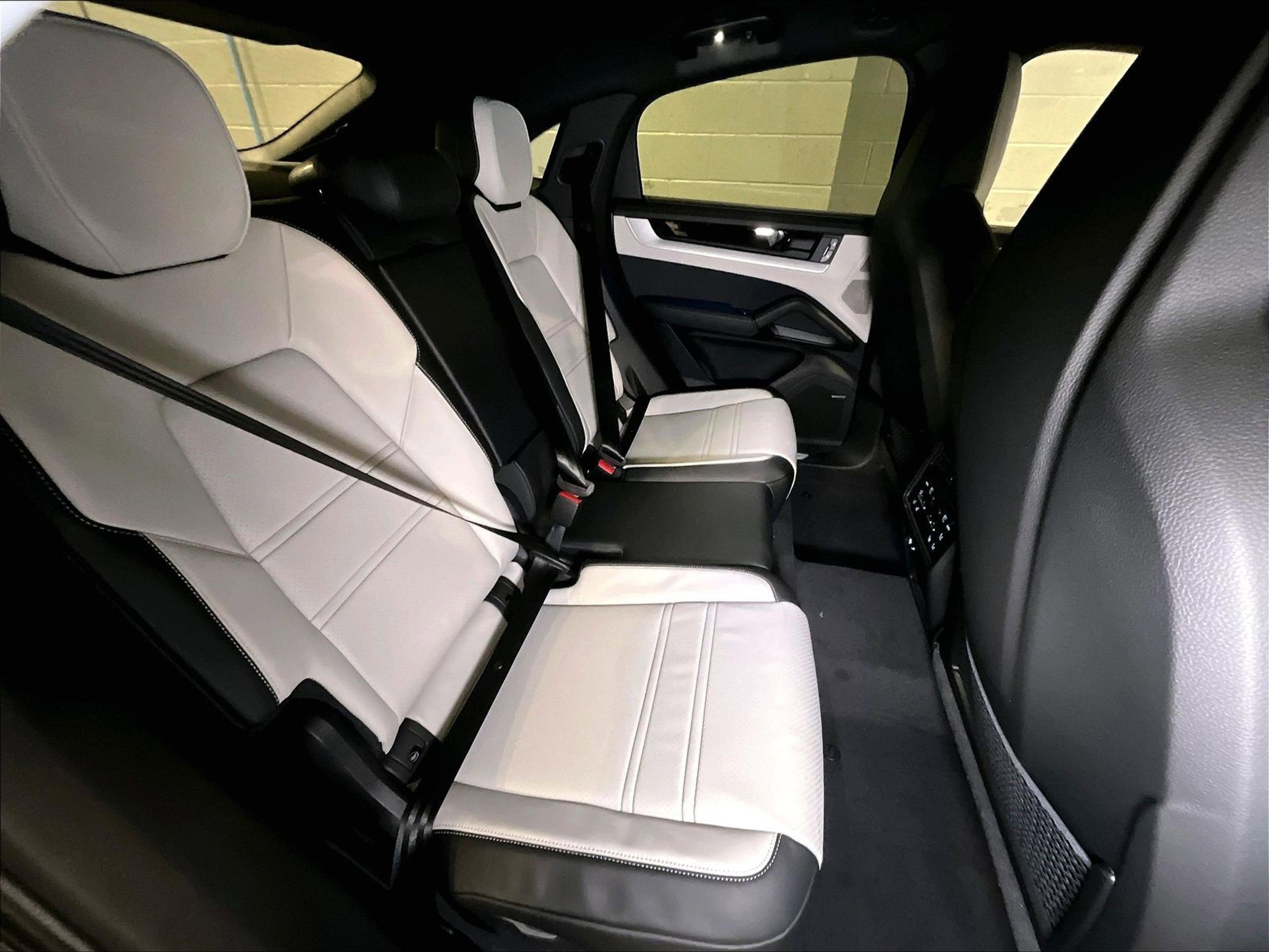 New 2026 Porsche Cayenne E-Hybrid image 21