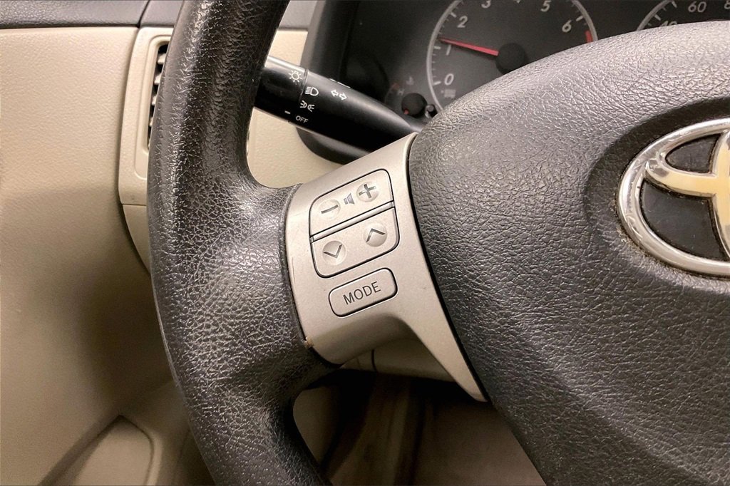 Used 2013 Toyota Corolla LE image 18