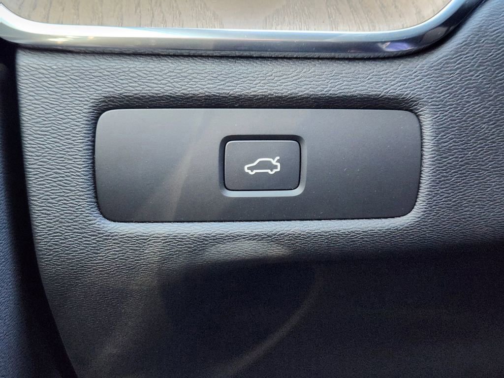 New 2026 Volvo XC60 B5 Core w/ Climate Package image 11