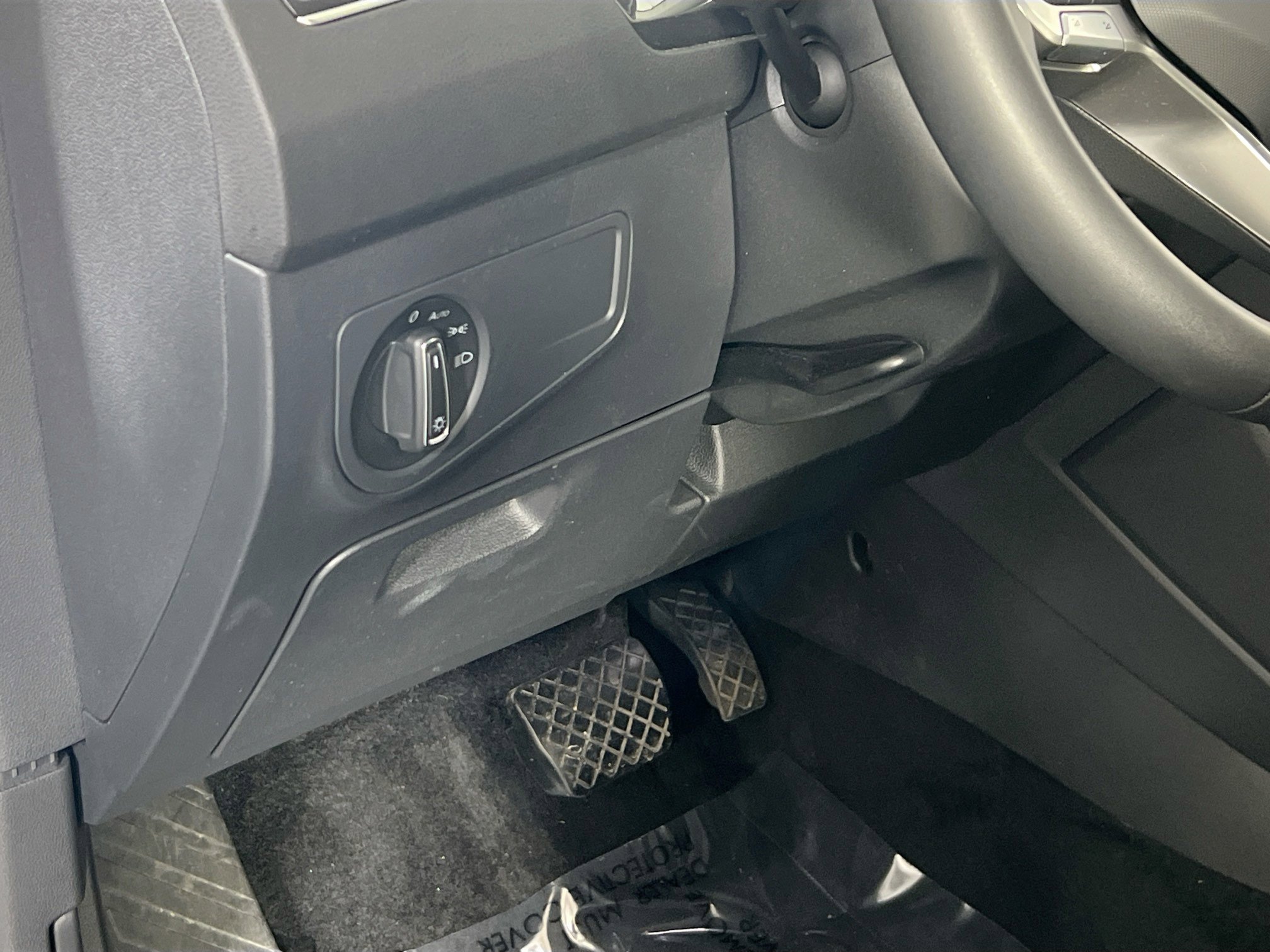 Used 2022 Volkswagen Tiguan SE AWD/4WD image 10