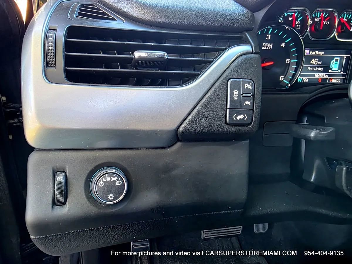 Used 2018 Chevrolet Suburban LT RWD image 32