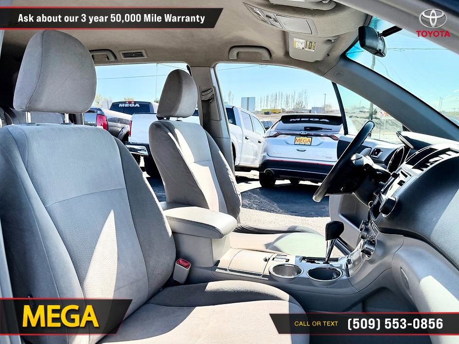 Used 2013 Toyota Highlander 4WD w/ Cold Weather Pkg image 16