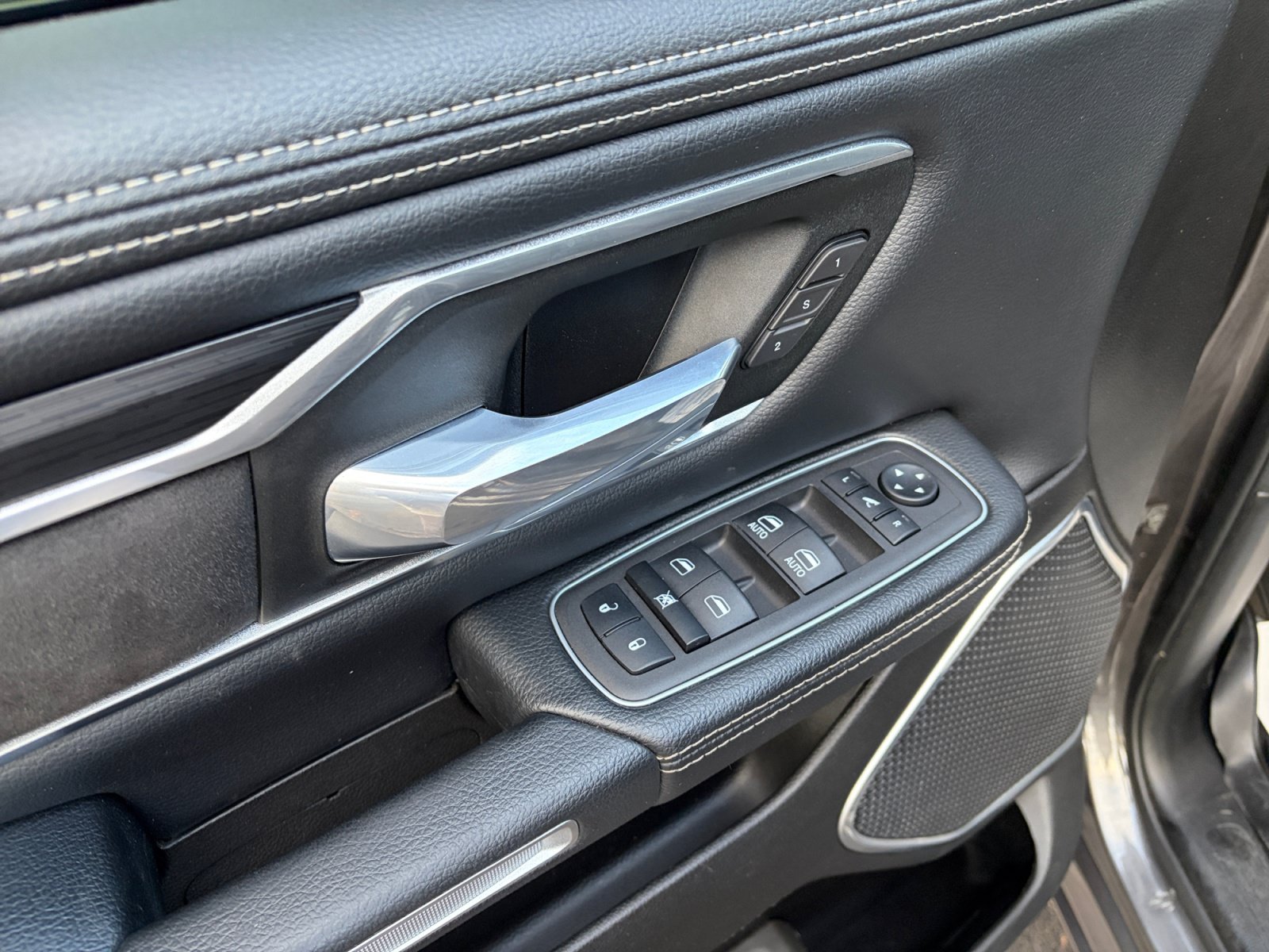 Used 2023 RAM 1500 Laramie AWD/4WD image 13