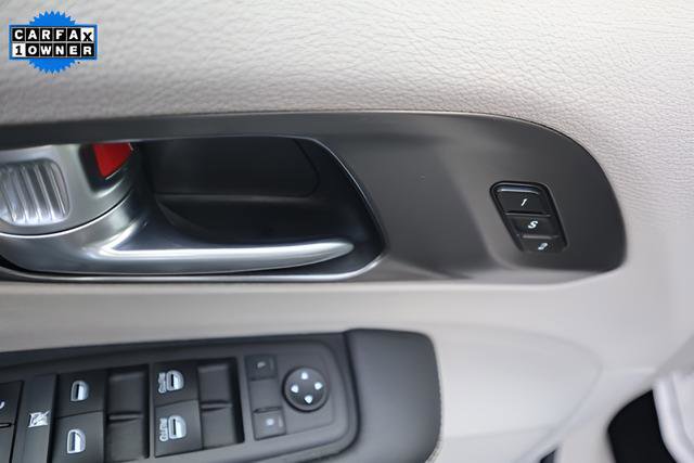 Used 2024 Chrysler Pacifica Select image 14