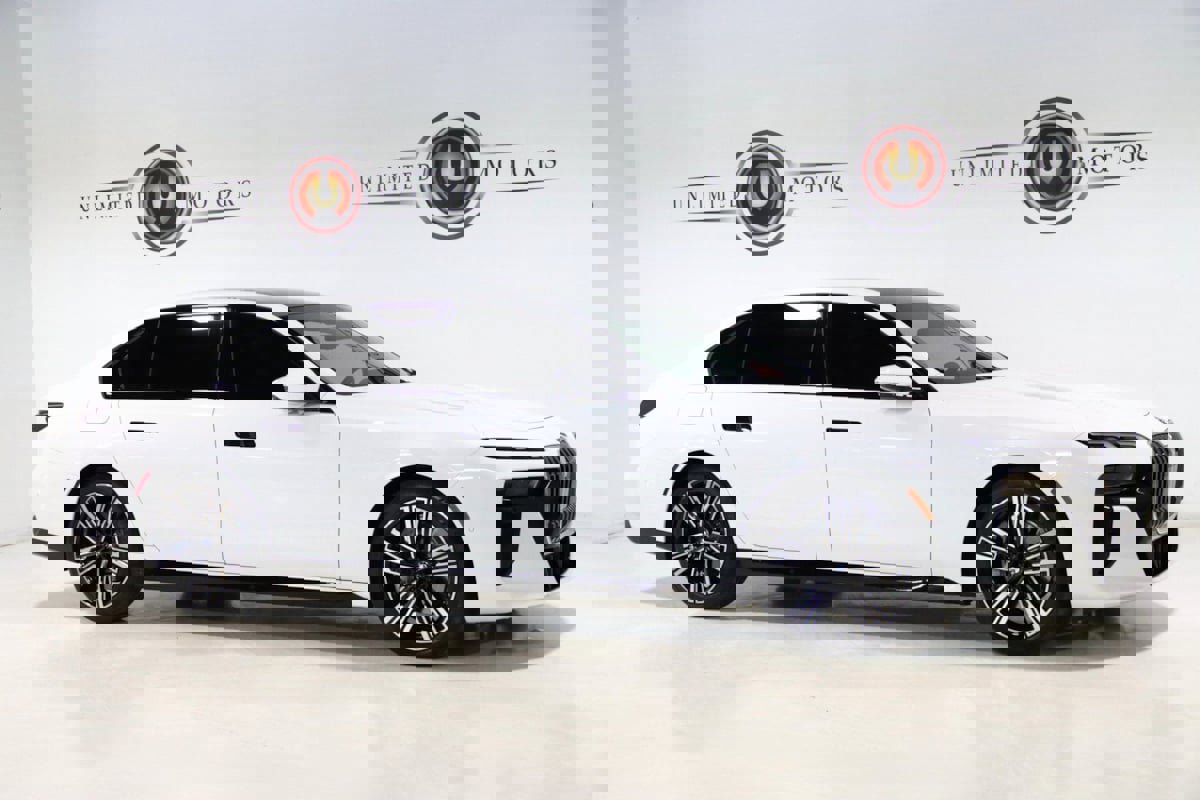 Used 2023 BMW 760i xDrive image 7