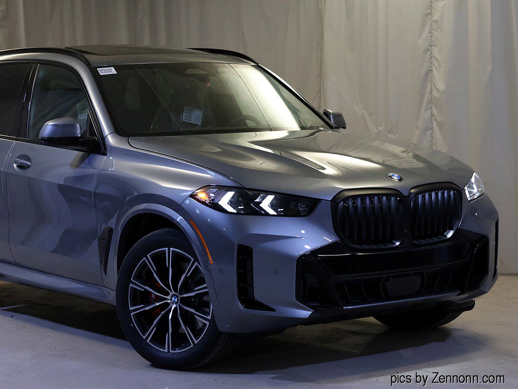 New 2026 BMW X5 xDrive40i w/ M Sport Package AWD/4WD image 2