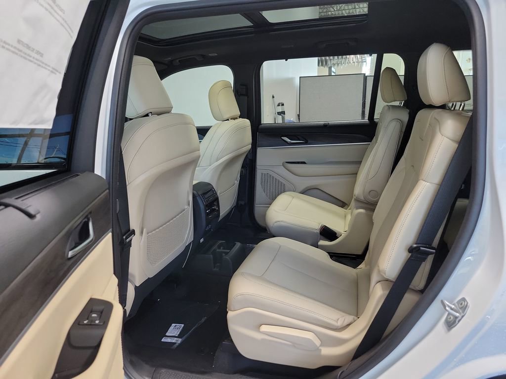 New 2025 Jeep Grand Cherokee L Limited w/ Luxury Tech Group II image 10