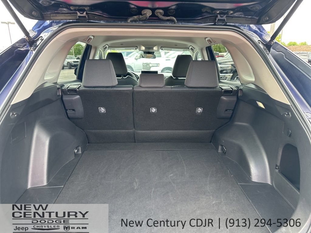 Used 2025 Toyota RAV4 XLE AWD/4WD image 12