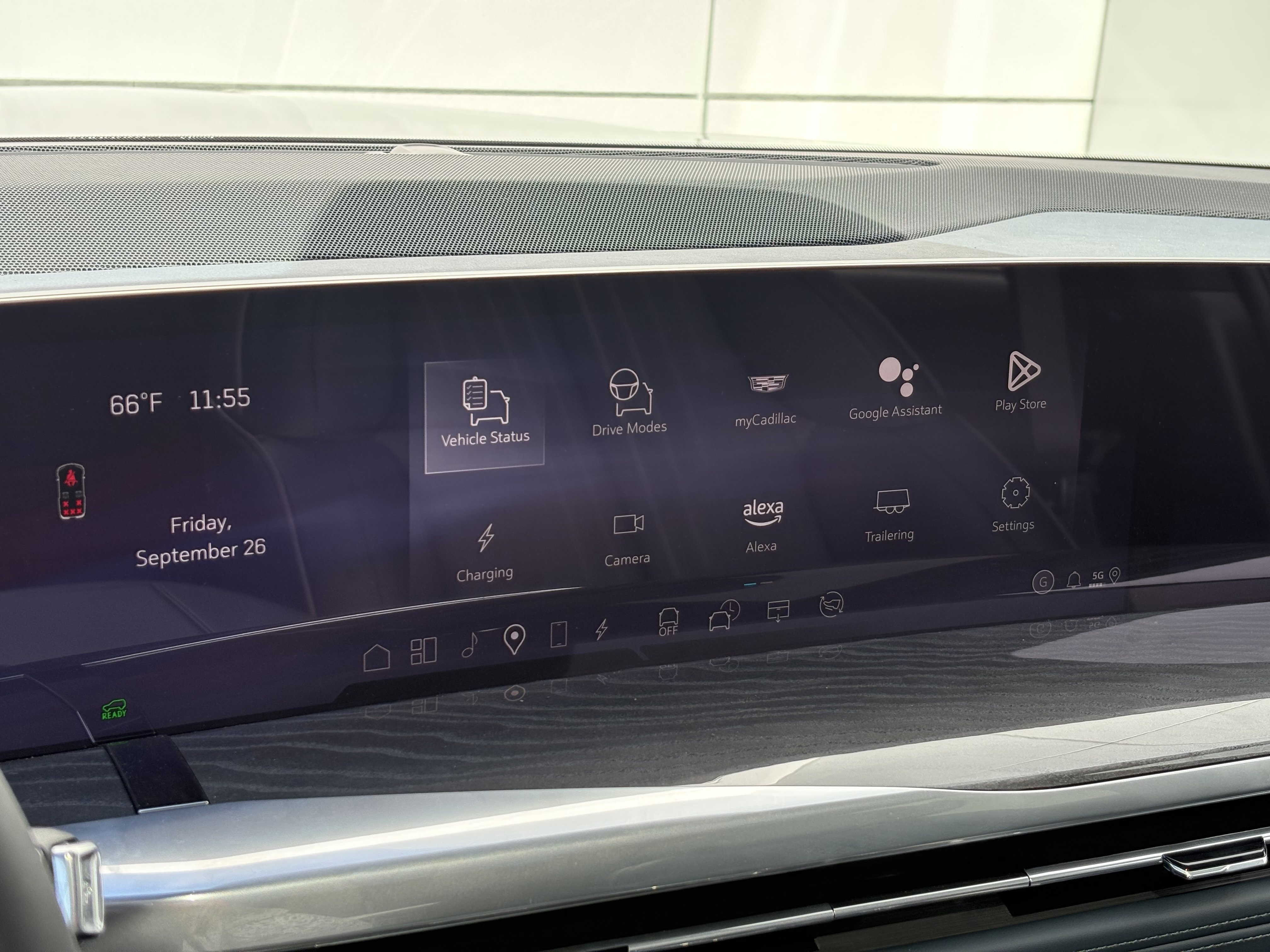 New 2025 Cadillac Escalade IQ Sport 2 w/ LPO, ONYX Package image 24