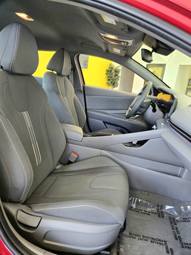 Used 2024 Hyundai Elantra SEL image 16