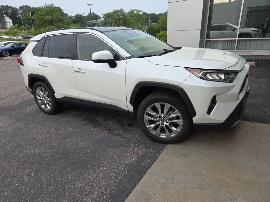 Used 2019 Toyota RAV4 Limited w/ Advanced Technology Package AWD/4WD image 25