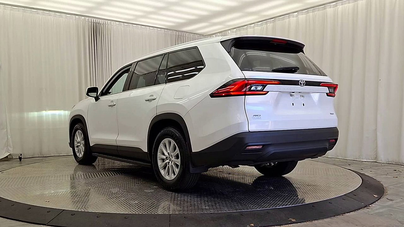 Used 2024 Toyota Grand Highlander XLE image 9