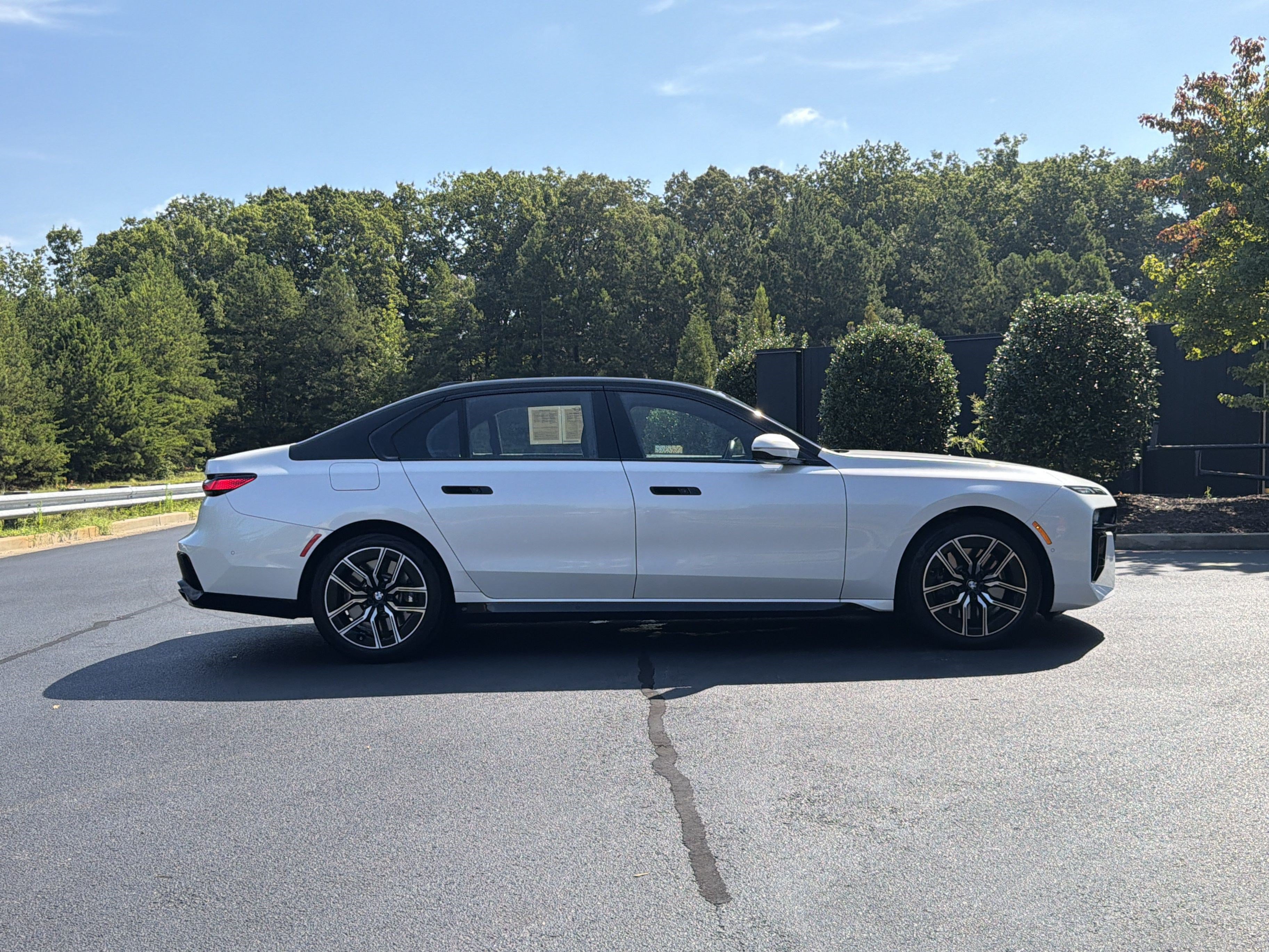Used 2023 BMW 760i xDrive AWD/4WD image 5