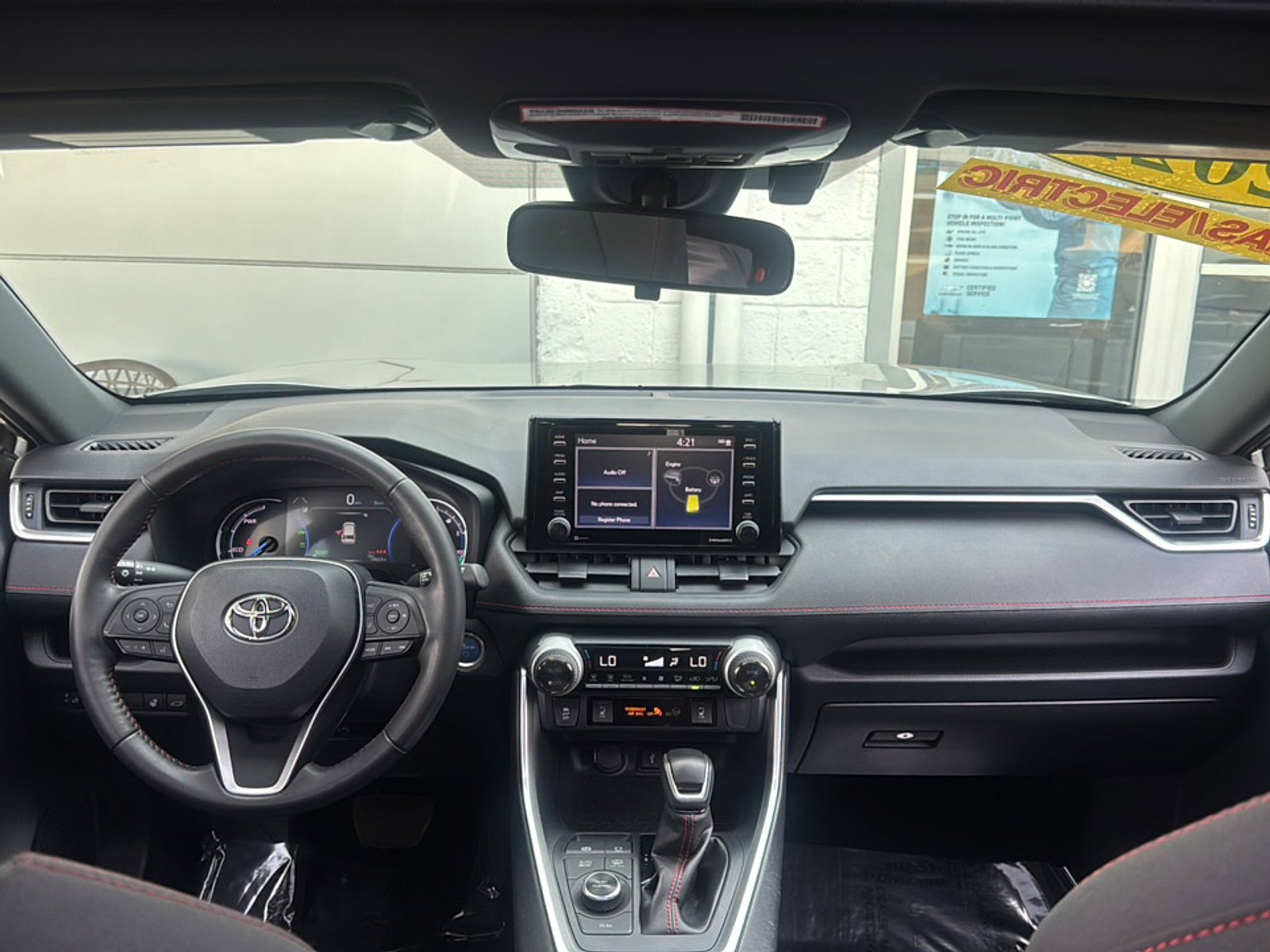 Used 2022 Toyota RAV4 SE w/ Weather & Moonroof Package AWD/4WD image 26
