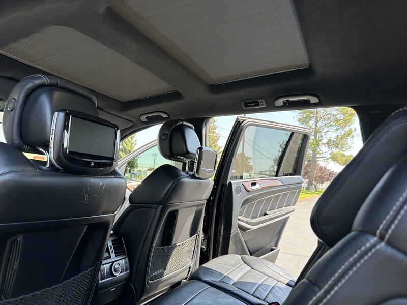 Used 2015 Mercedes-Benz GL 63 AMG 4MATIC image 24