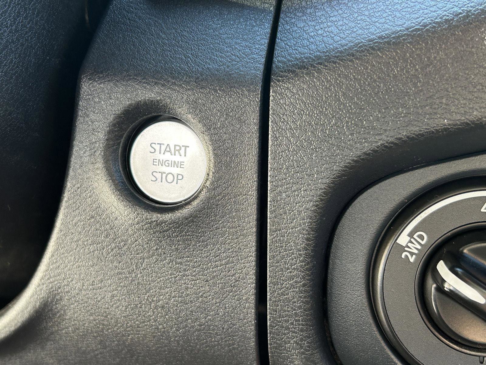 Used 2022 Nissan Frontier PRO-4X image 40