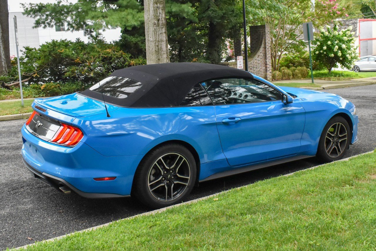 Used 2022 Ford Mustang Premium RWD image 8