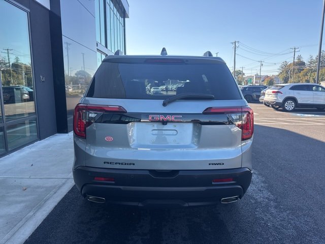 Used 2023 GMC Acadia SLT w/ Elevation Edition image 4