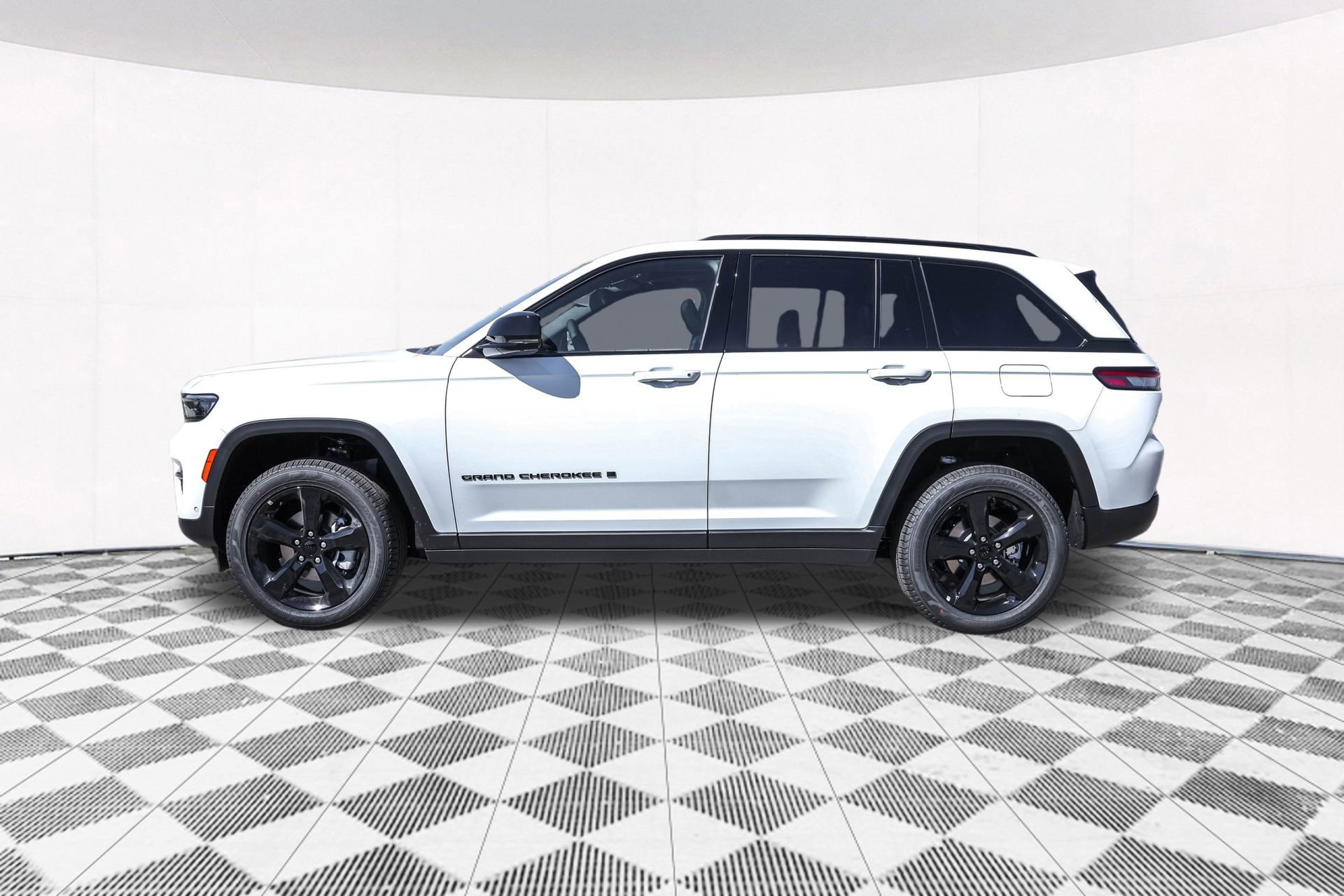 New 2025 Jeep Grand Cherokee Limited w/ Luxury Tech Group II image 31