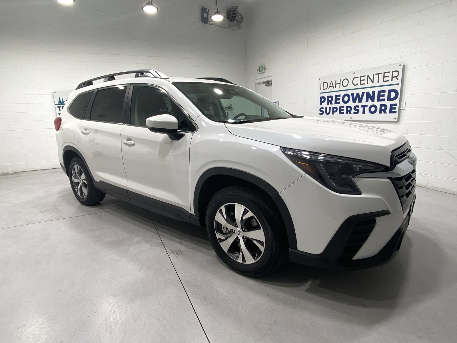Used 2025 Subaru Ascent Premium AWD/4WD image 2