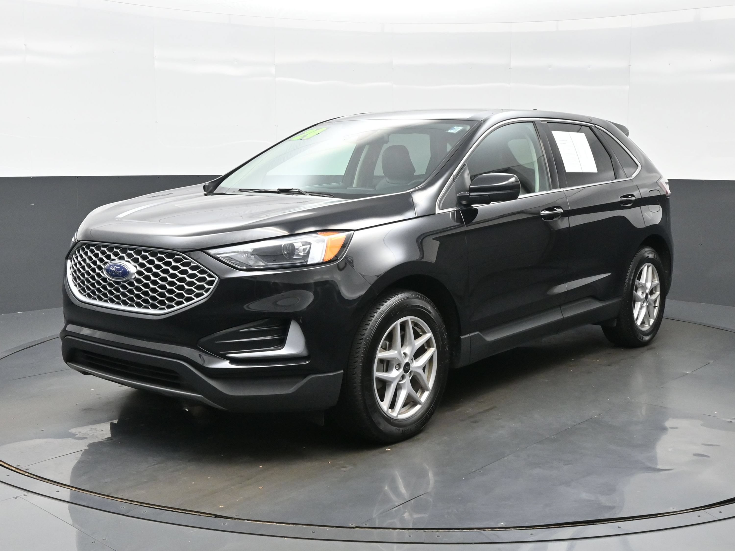 Used 2024 Ford Edge SEL AWD/4WD image 2