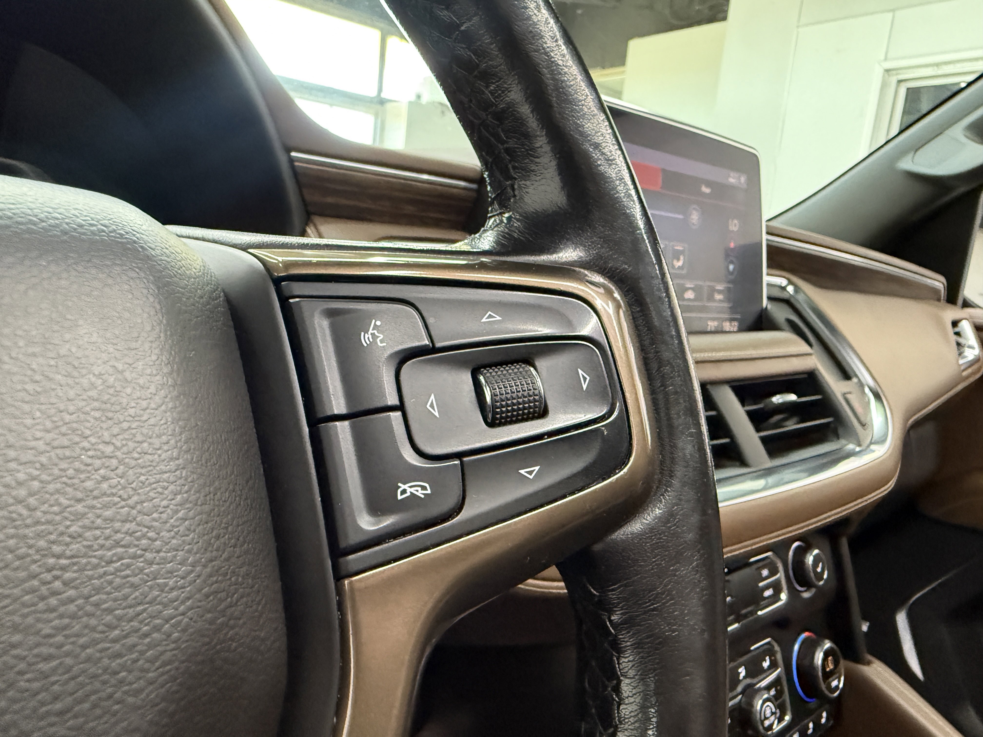 Used 2021 Chevrolet Suburban High Country AWD/4WD image 16
