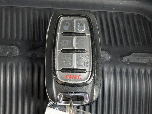 Used 2019 Chrysler Pacifica Touring-L FWD image 35