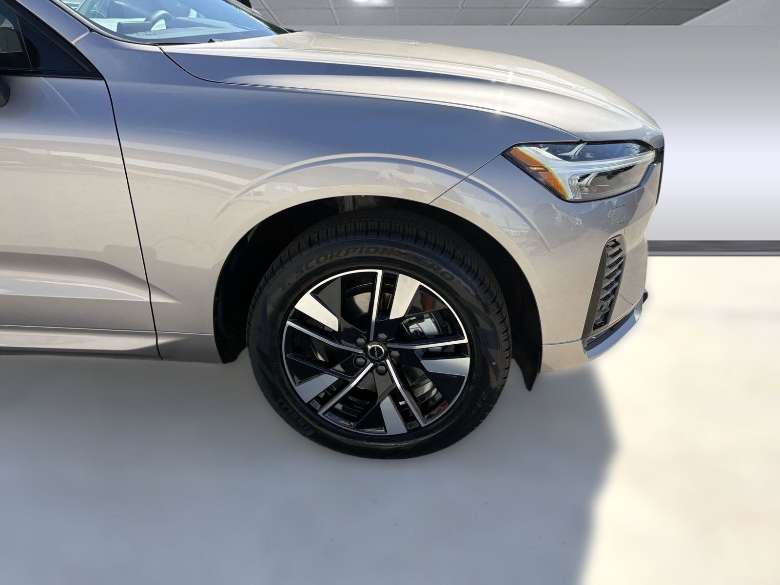 Used 2026 Volvo XC60 B5 Core w/ Climate Package image 11